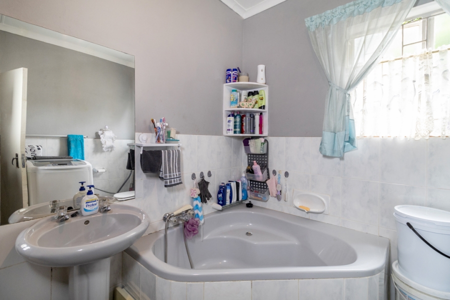 8 Bedroom Property for Sale in Ifafi North West